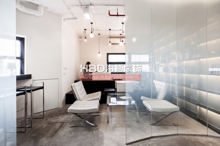 純黑白辦公設(shè)計,廣州裝修設(shè)計公司,辦公室裝修風(fēng)格,海博裝飾.jpg