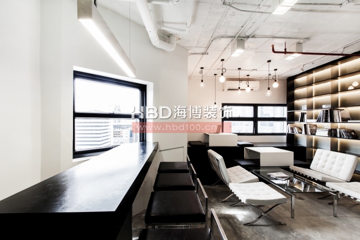 純黑白辦公設(shè)計,廣州裝修設(shè)計公司,辦公室裝修風(fēng)格,海博裝飾.jpg