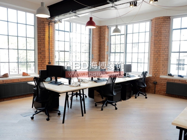 工業(yè)風(fēng)辦公室設(shè)計,辦公室設(shè)計風(fēng)格,服飾公司辦公室設(shè)計,海博裝飾.jpg