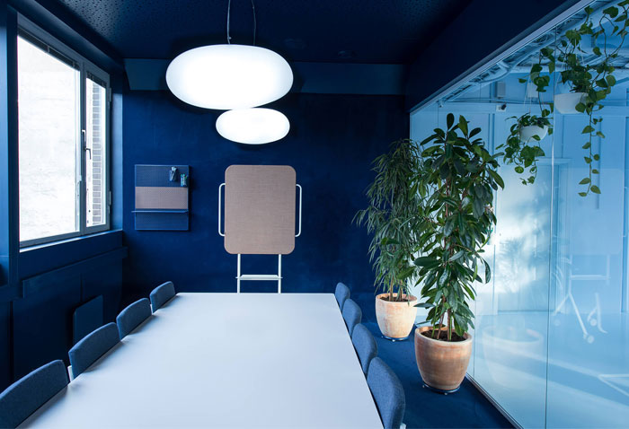 冷藍(lán)色調(diào)辦公室裝修設(shè)計.jpg